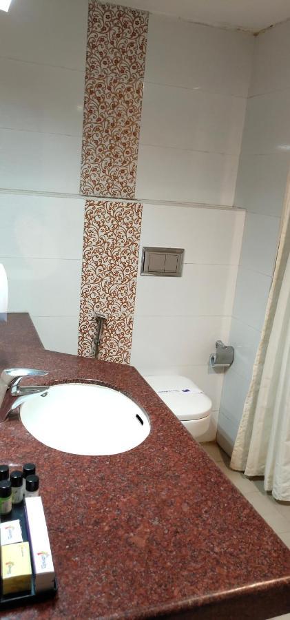 Hotel Saptagiri Hyderabad Luaran gambar