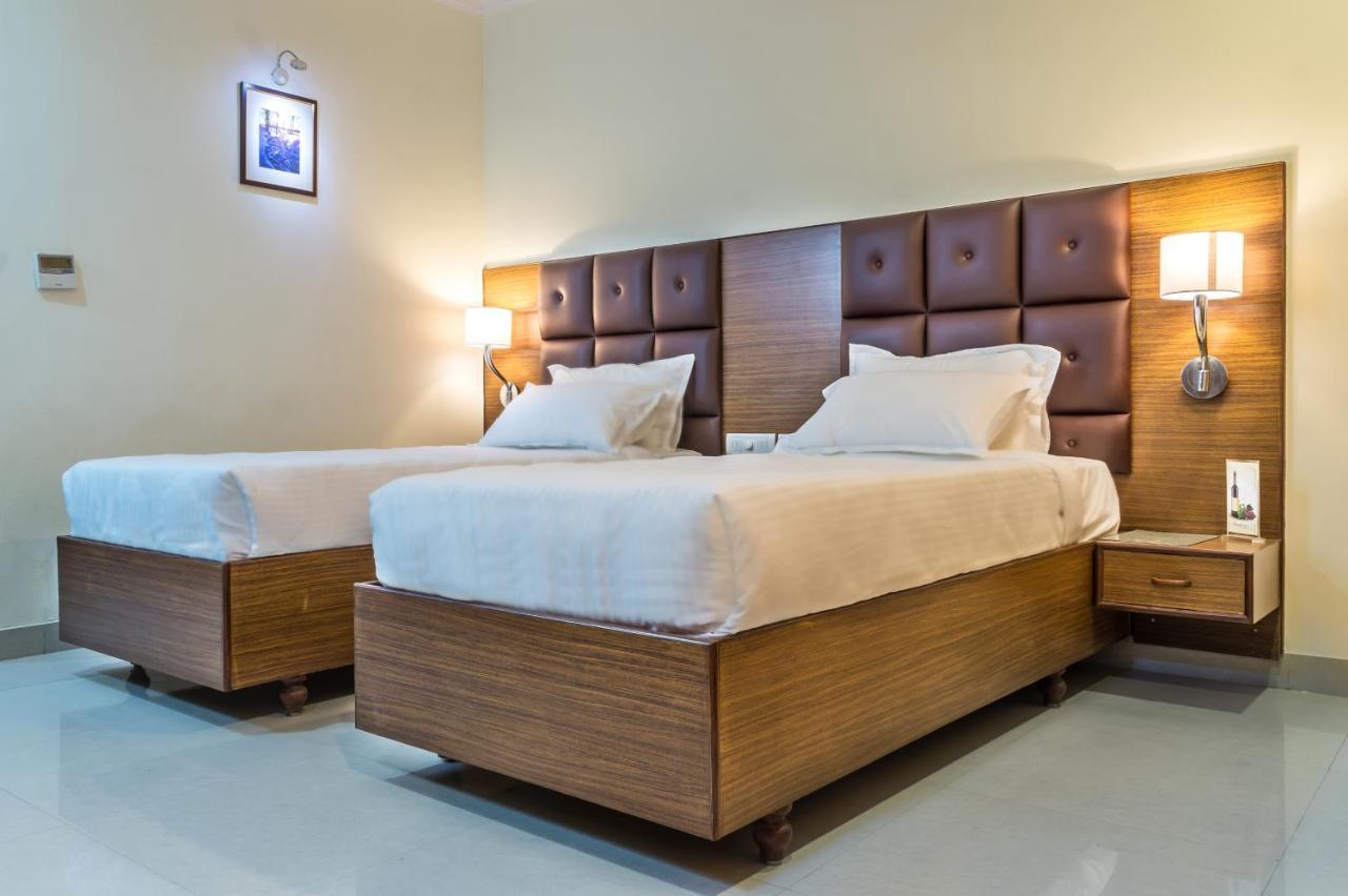 Hotel Saptagiri Hyderabad Luaran gambar